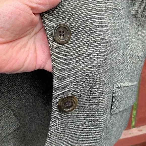 Tristan & Iseut Fitted Light Gray/Brown Blazer, Lightly Padded Shoulders - Picture 6 of 7